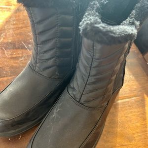 Brand new totes snow boots
